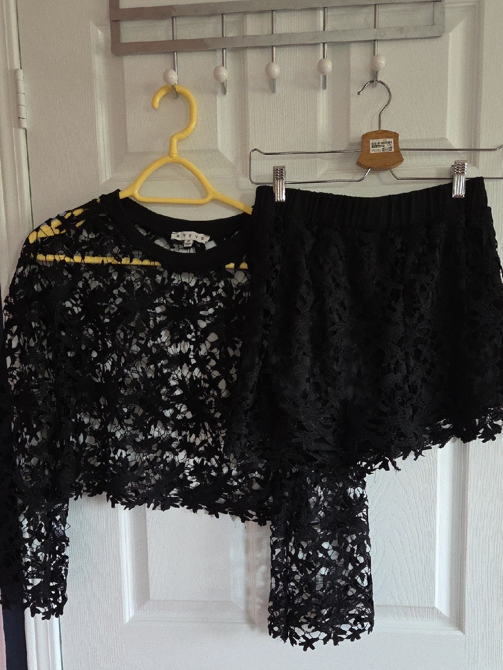 Black Floral Lace  SET Sweater And Shorts Sz Small